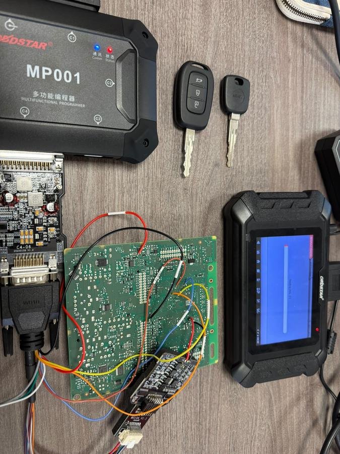 Programmation de clé auto, lecture directe de la carte électronique